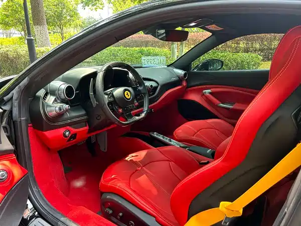Ferrari F8 2022