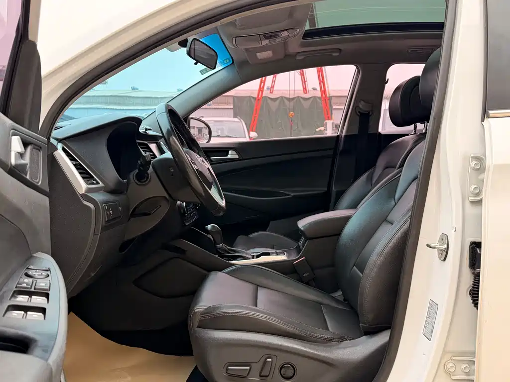 Hyundai Tucson 2017 — фото 11