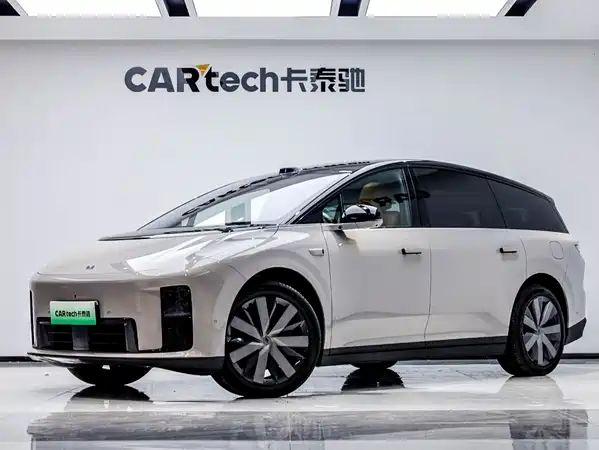 Li Auto i8 2025