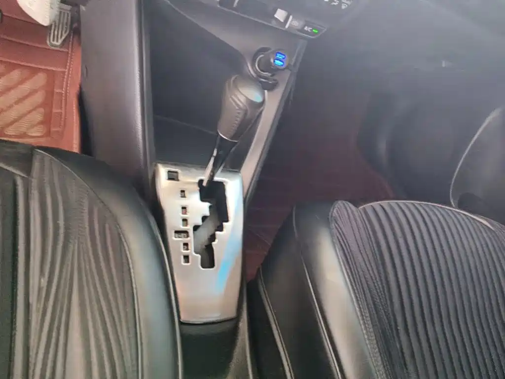Toyota Yaris L 2015 — фото 14