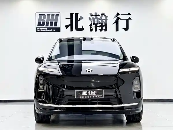 NIO ES8 2025