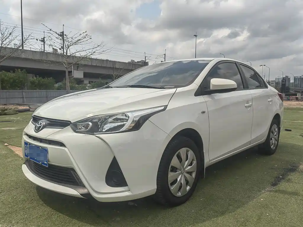 Toyota Yaris L 2019 — фото 1