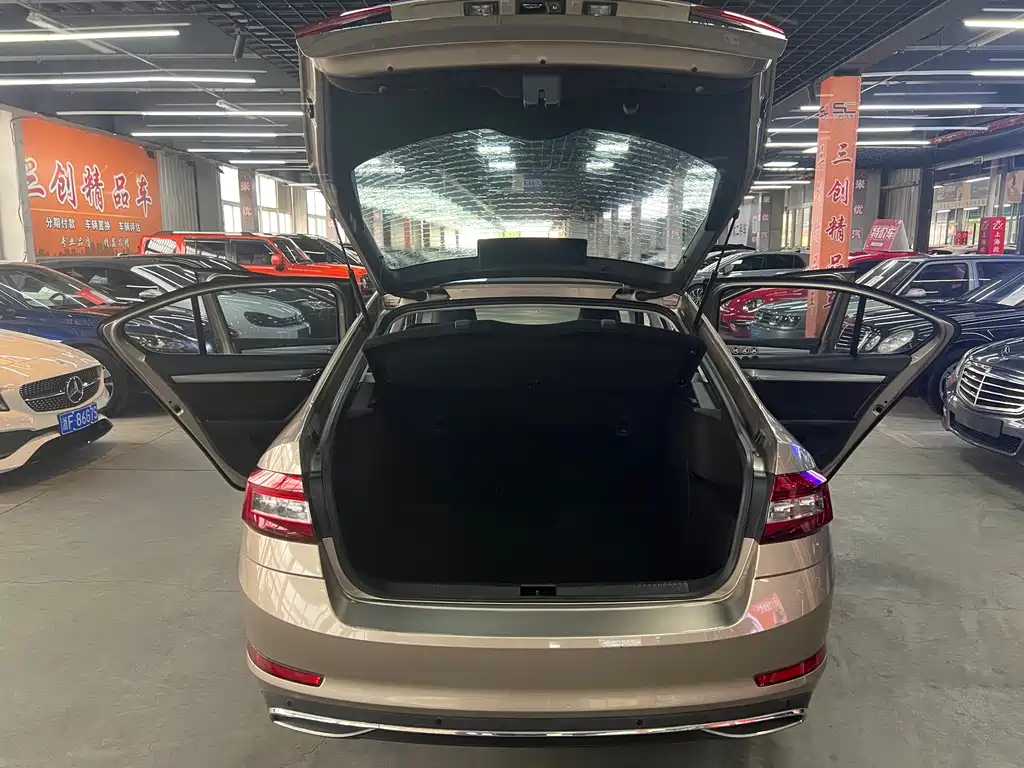 Skoda Octavia 2019 — фото 13