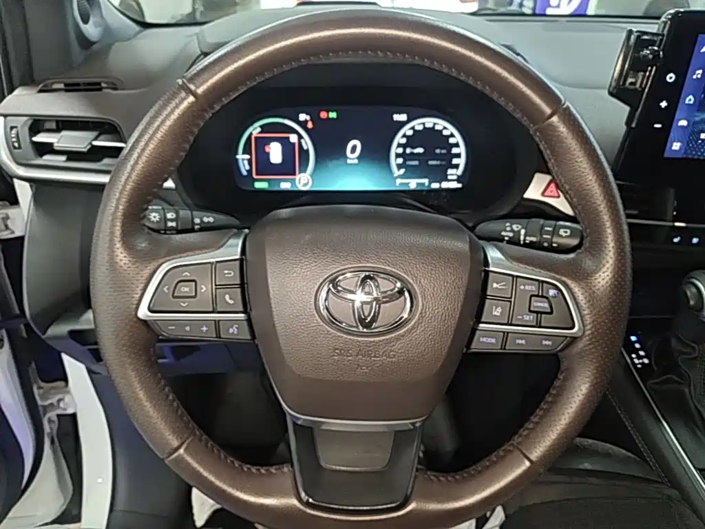 Toyota Sienna 2023 — фото 11
