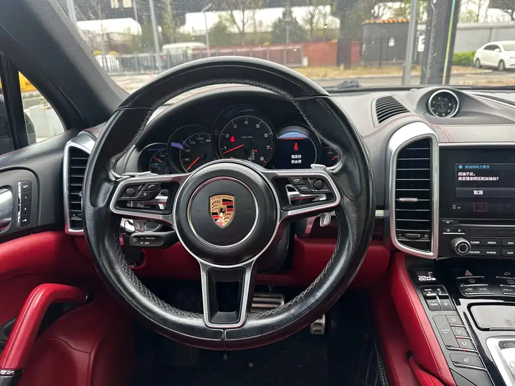 Porsche Cayenne 2018 — фото 7