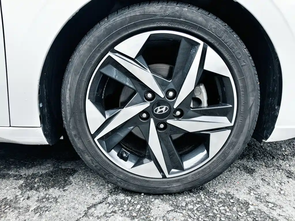Hyundai Elantra 2022 — фото 13