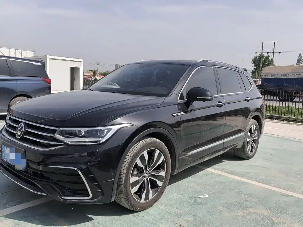 Volkswagen Tiguan L 2024 — фото 1
