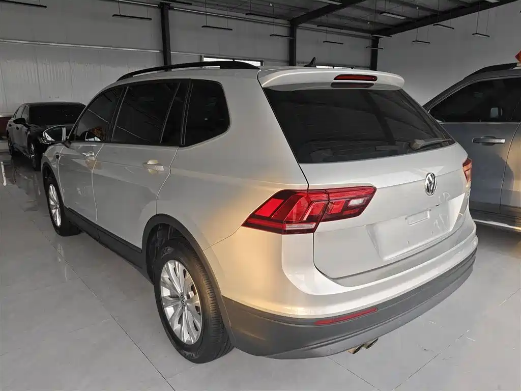 Volkswagen Tiguan L 2018 — фото 23