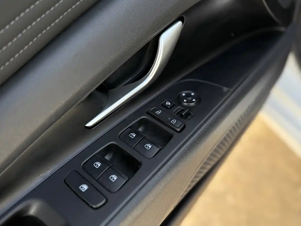 Hyundai Elantra 2022 — фото 16
