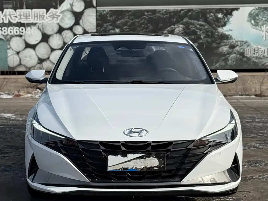 Hyundai Elantra 2022 — фото 1