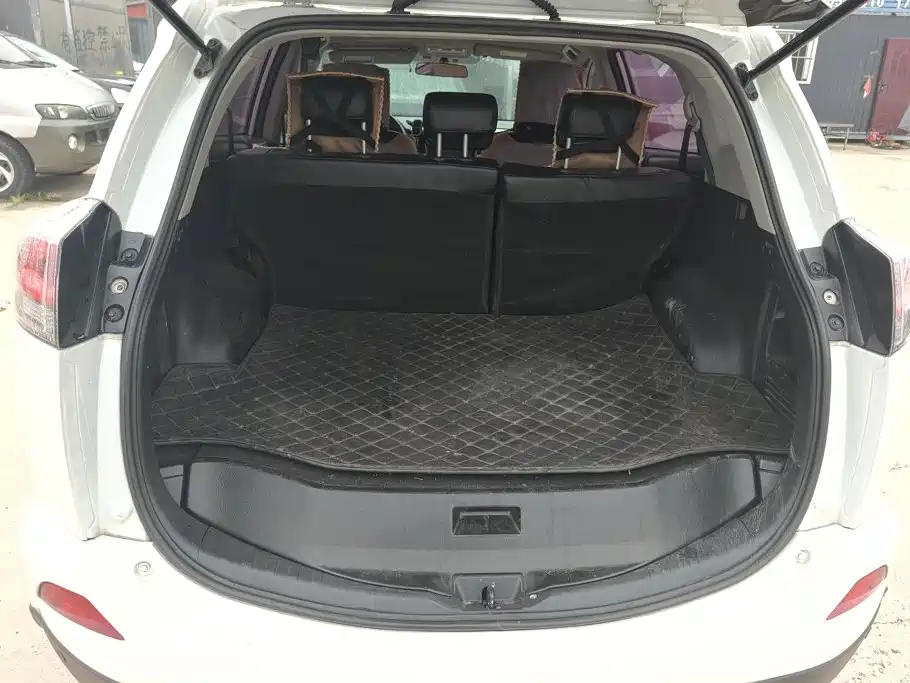 Toyota RAV4 2018 — фото 4