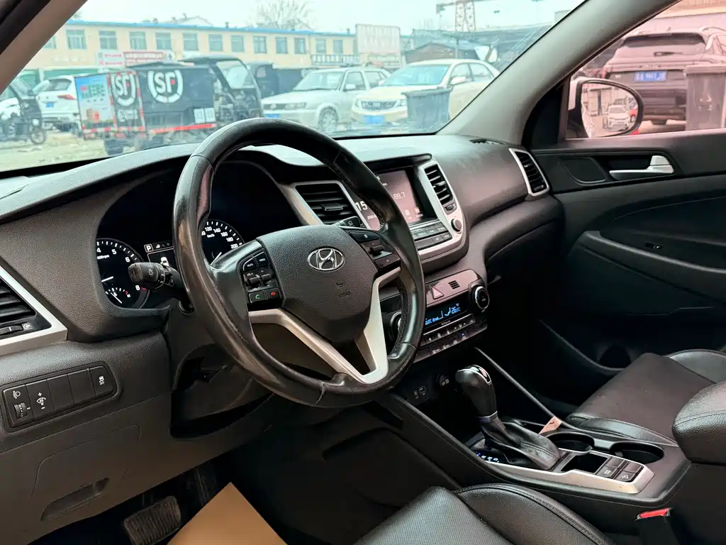 Hyundai Tucson 2017 — фото 10