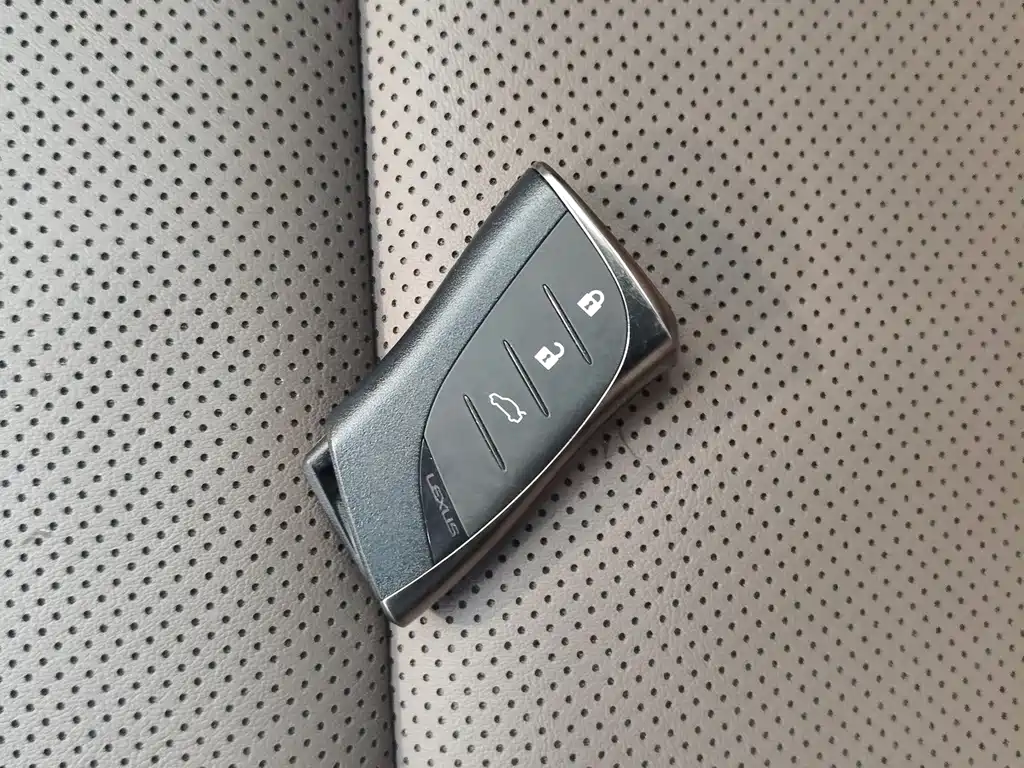 Lexus ES 2025 — фото 18
