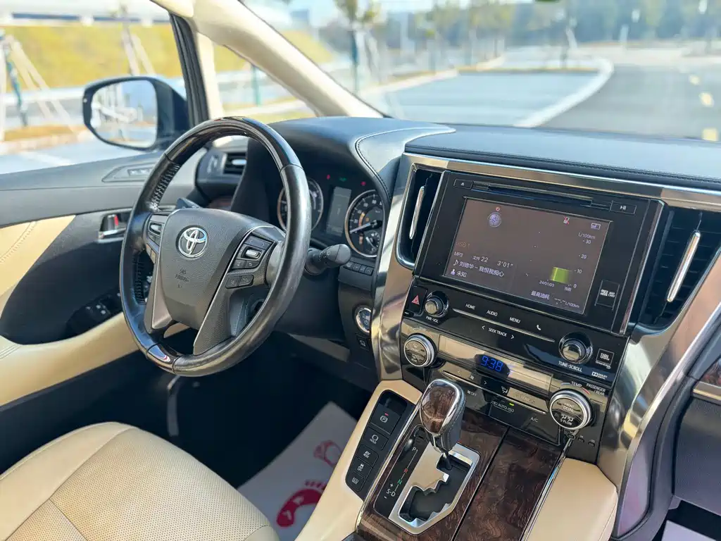 Toyota Alphard 2019 — фото 17