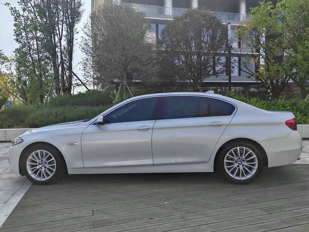 BMW 5 Series 2015 — фото 7