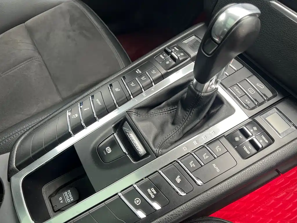 Porsche Macan 2015 — фото 16