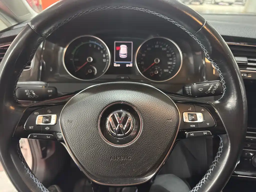 Volkswagen Golf Pure Electric 2020 — фото 13