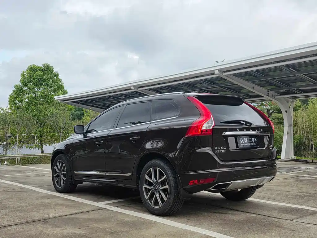 Volvo XC60 2017 — фото 17