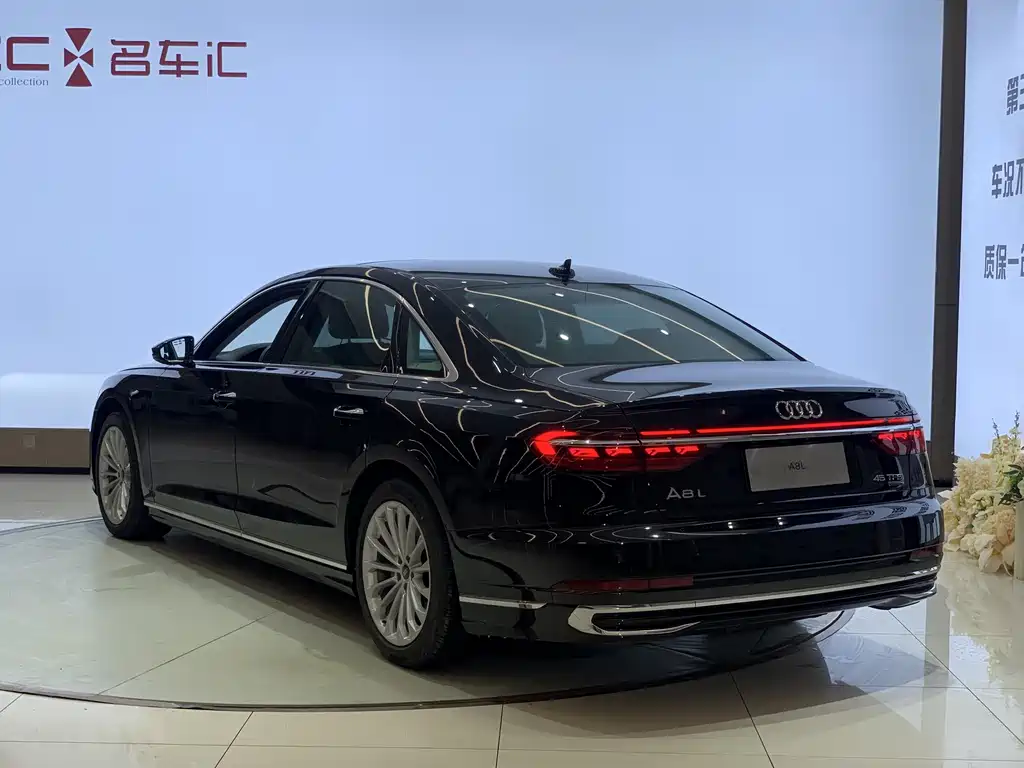 Audi A8 — фото 6