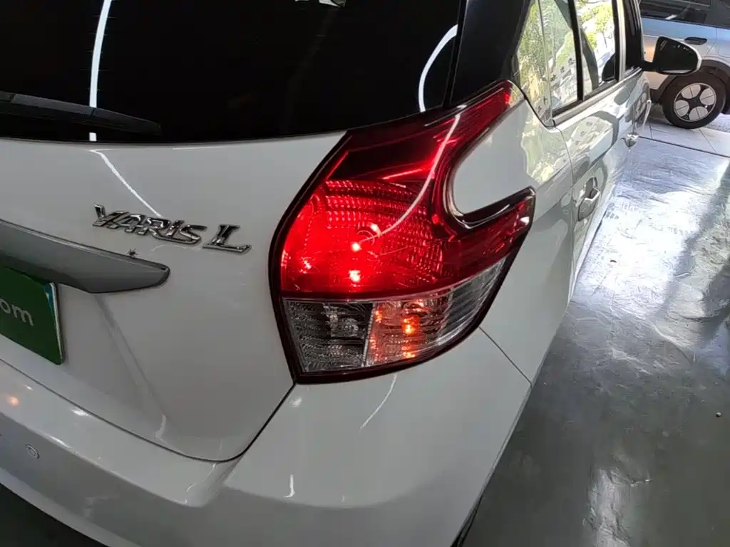 Toyota Yaris L 2015 — фото 8