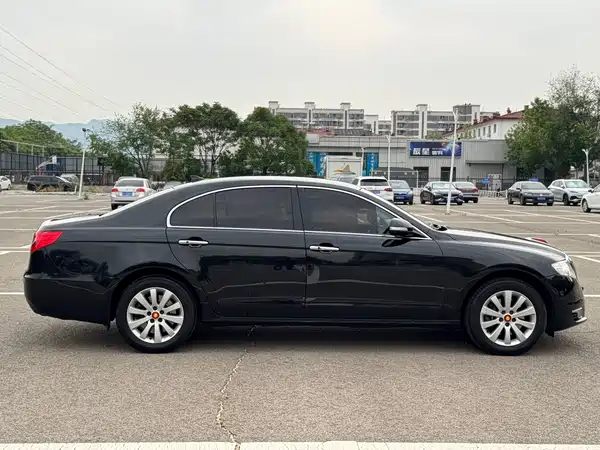 Hongqi H7 2013