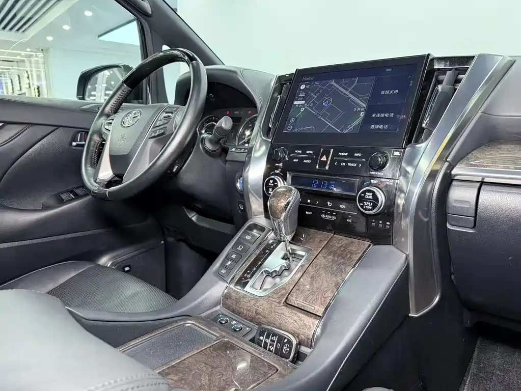 Toyota Vellfire 2022 — фото 13
