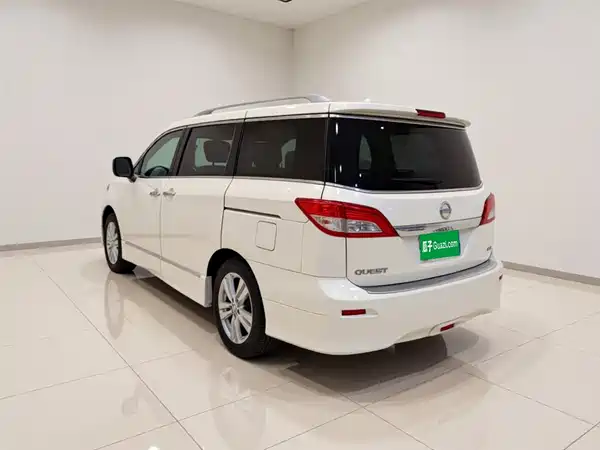 Nissan Quest 2015