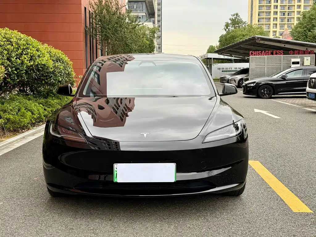 Tesla Model 3 2025 — фото 2