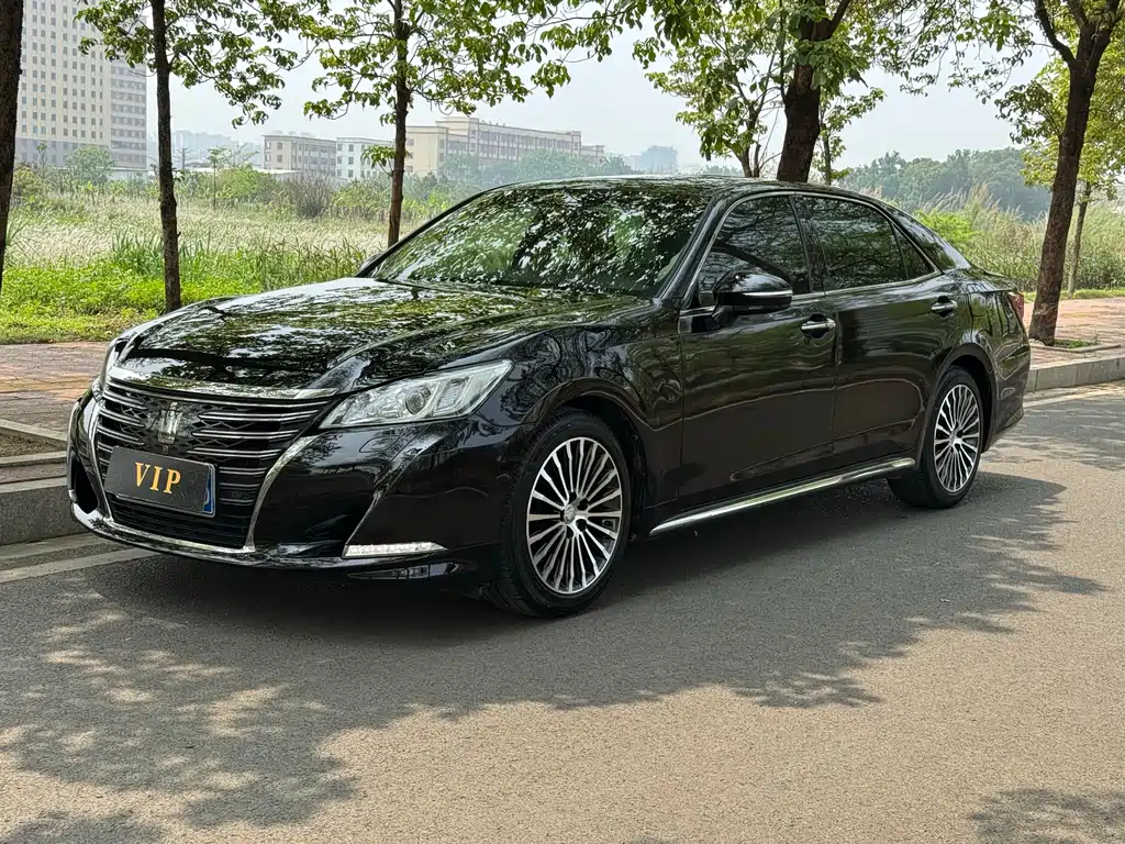 Toyota Crown 2018 — фото 1