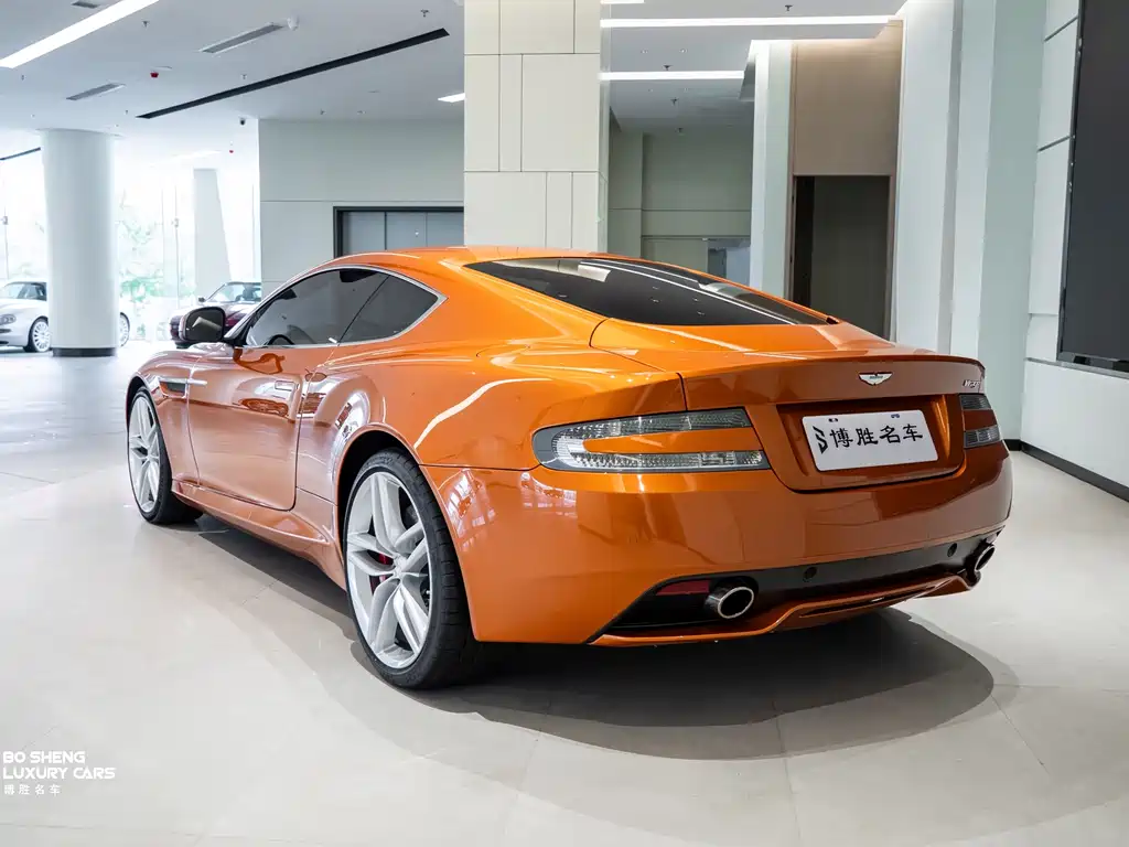 Aston Martin Virage 2016 — фото 37