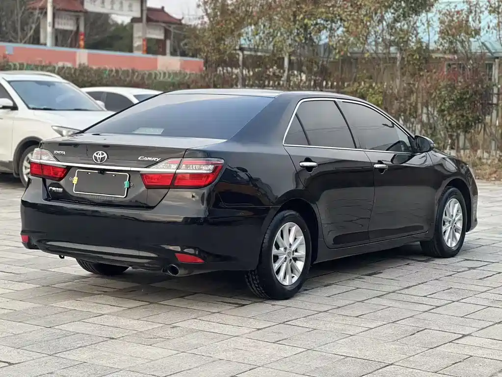 Toyota Camry 2016 — фото 10