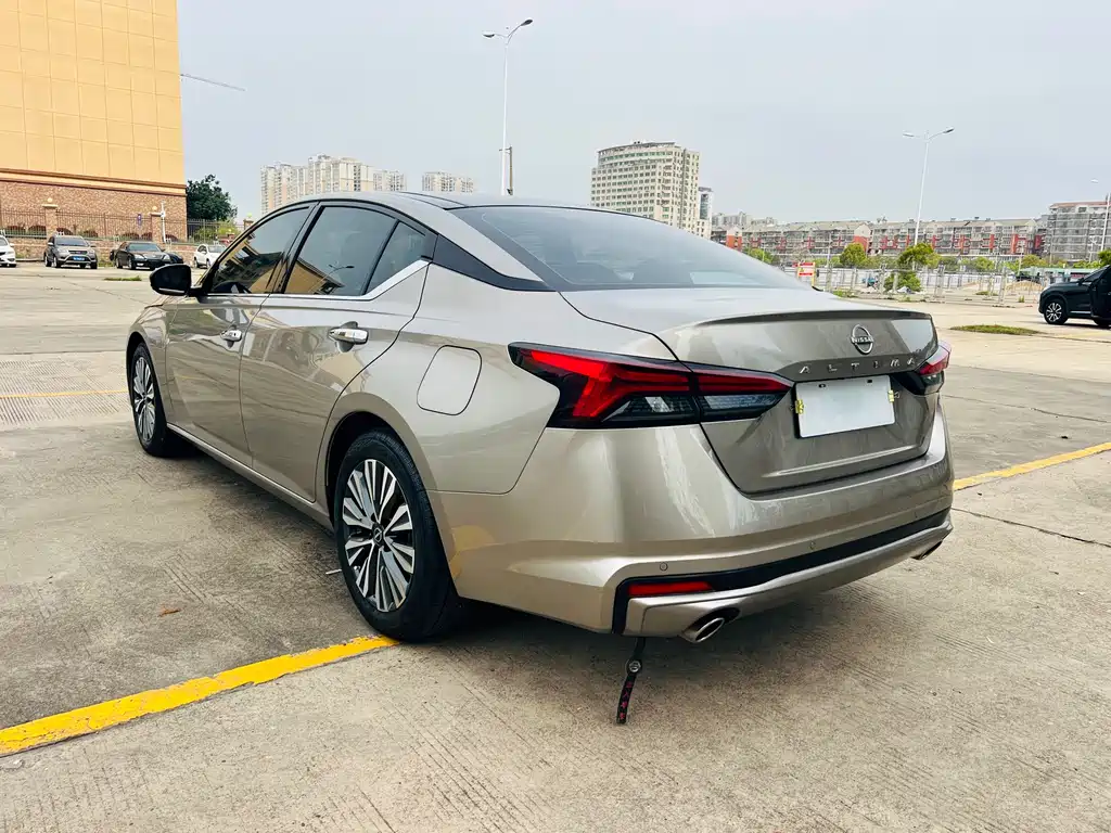 Nissan Teana 2023 — фото 17