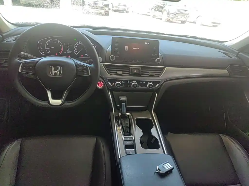 Honda Accord 2018 — фото 10