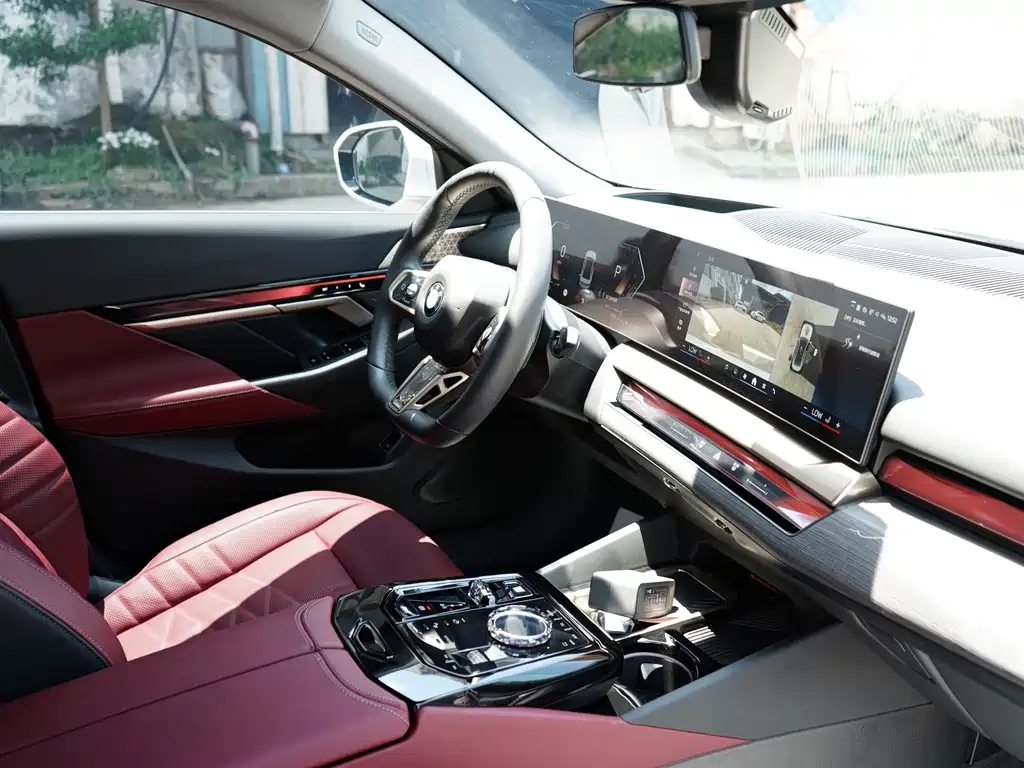 BMW 5 Series 2025 — фото 10