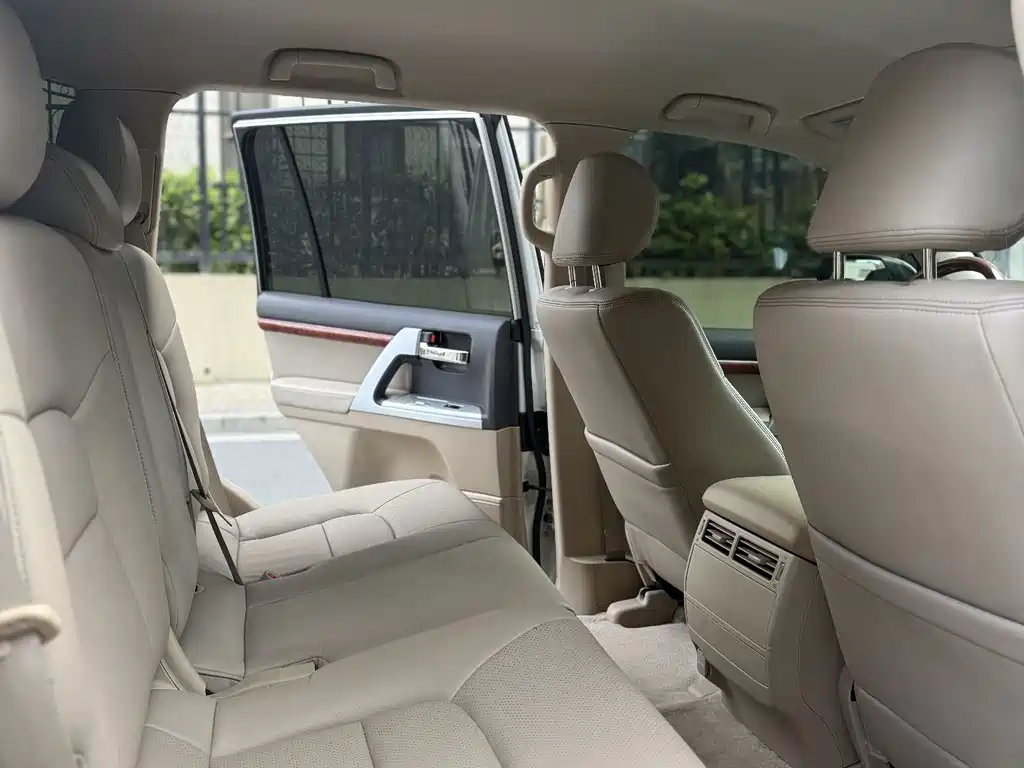Toyota Land Cruiser 2016 — фото 10
