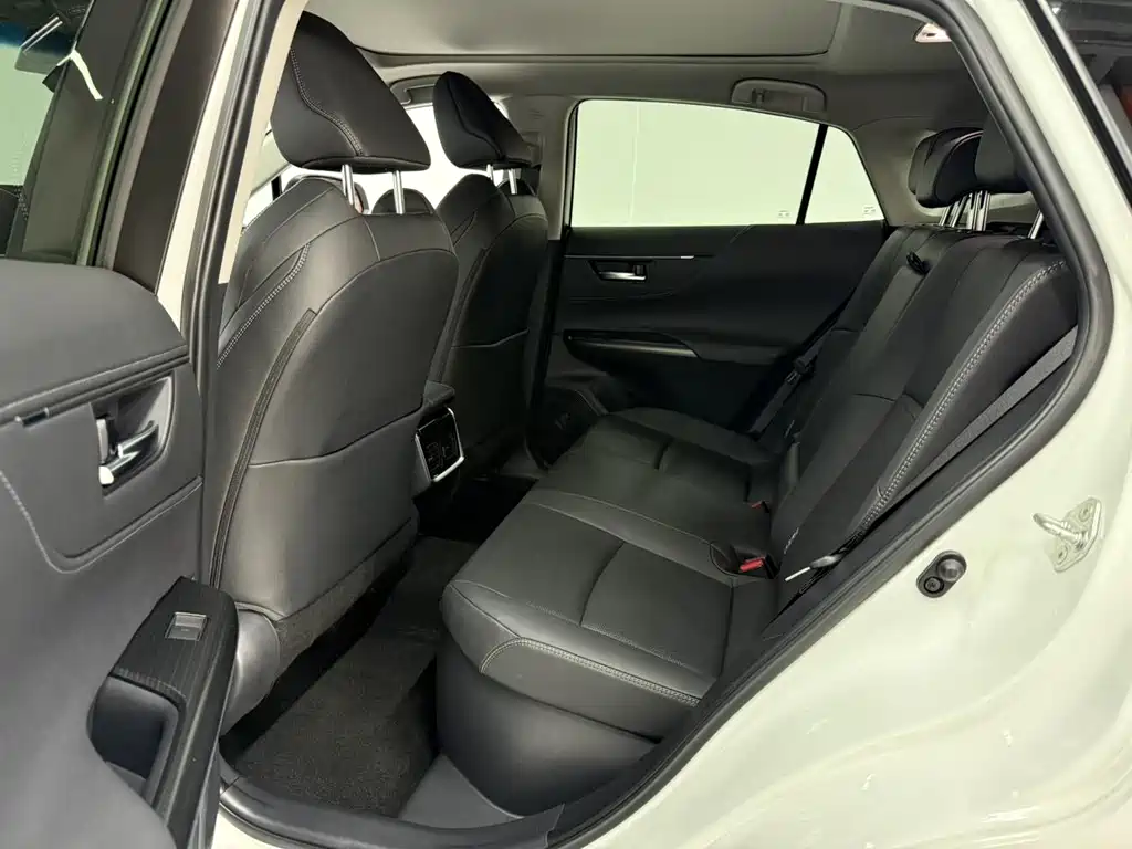 Toyota Venza 2022 — фото 10