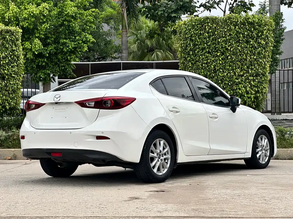 Mazda 3 Axela 2018 — фото 9
