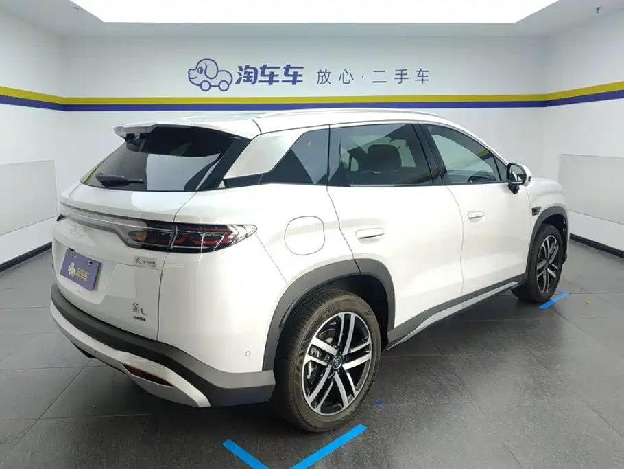 BYD Song L DM-i 2026 — фото 3