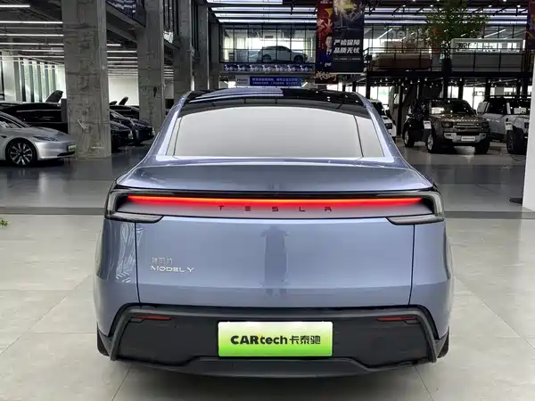 Tesla Model Y 2026