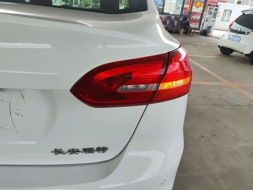 Ford Focus 2016 — фото 24