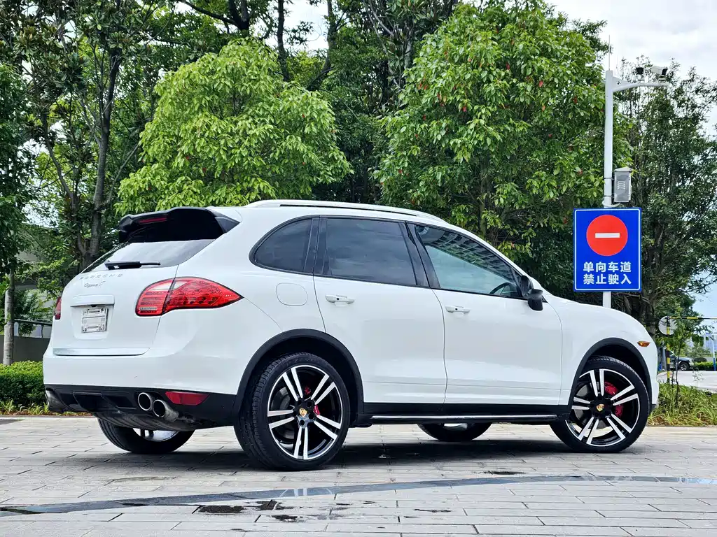 Porsche Cayenne 2015 — фото 13