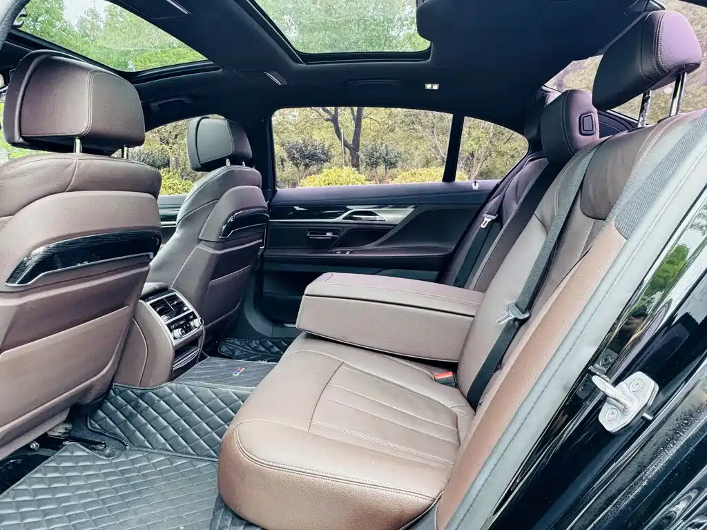 BMW 7 Series 2018 — фото 9
