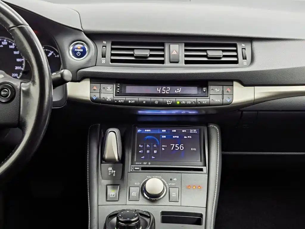 Lexus CT 2016 — фото 12