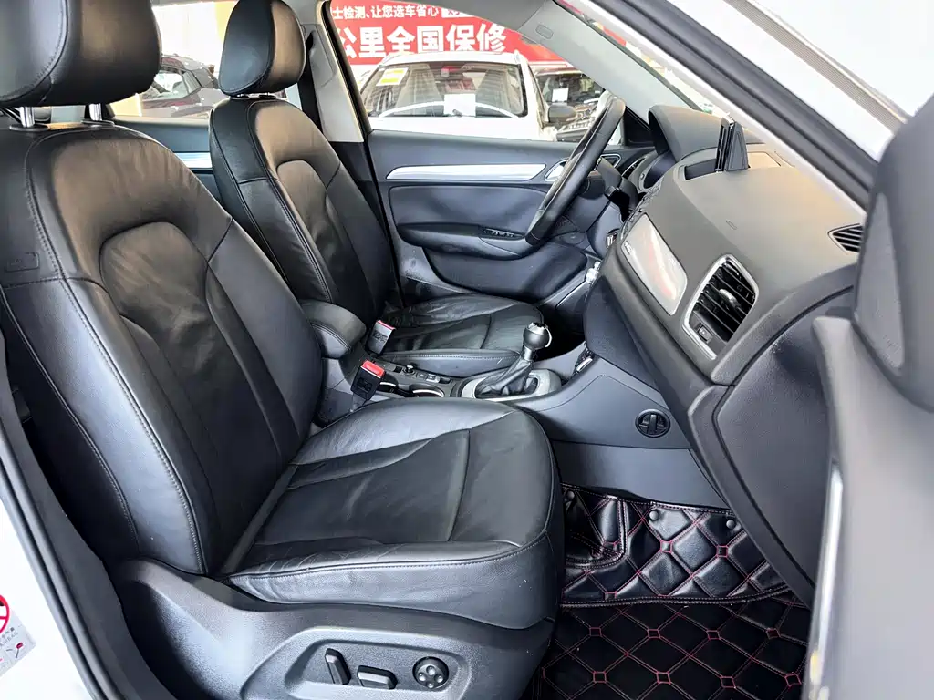 Audi Q3 2015 — фото 13