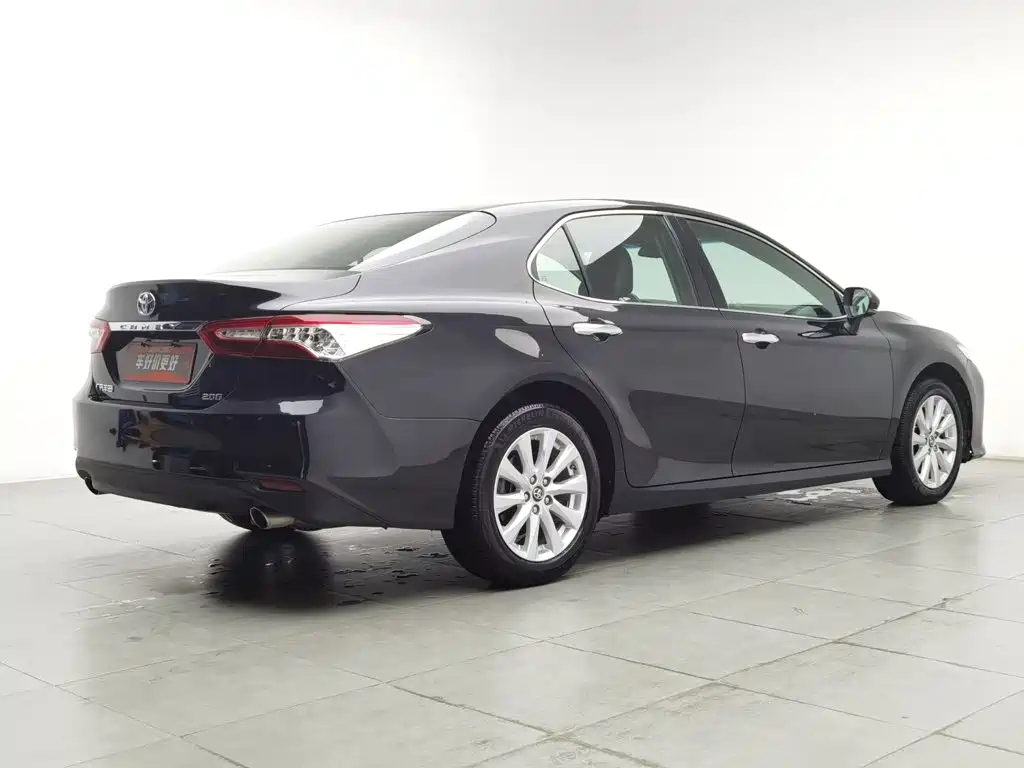 Toyota Camry 2019 — фото 2