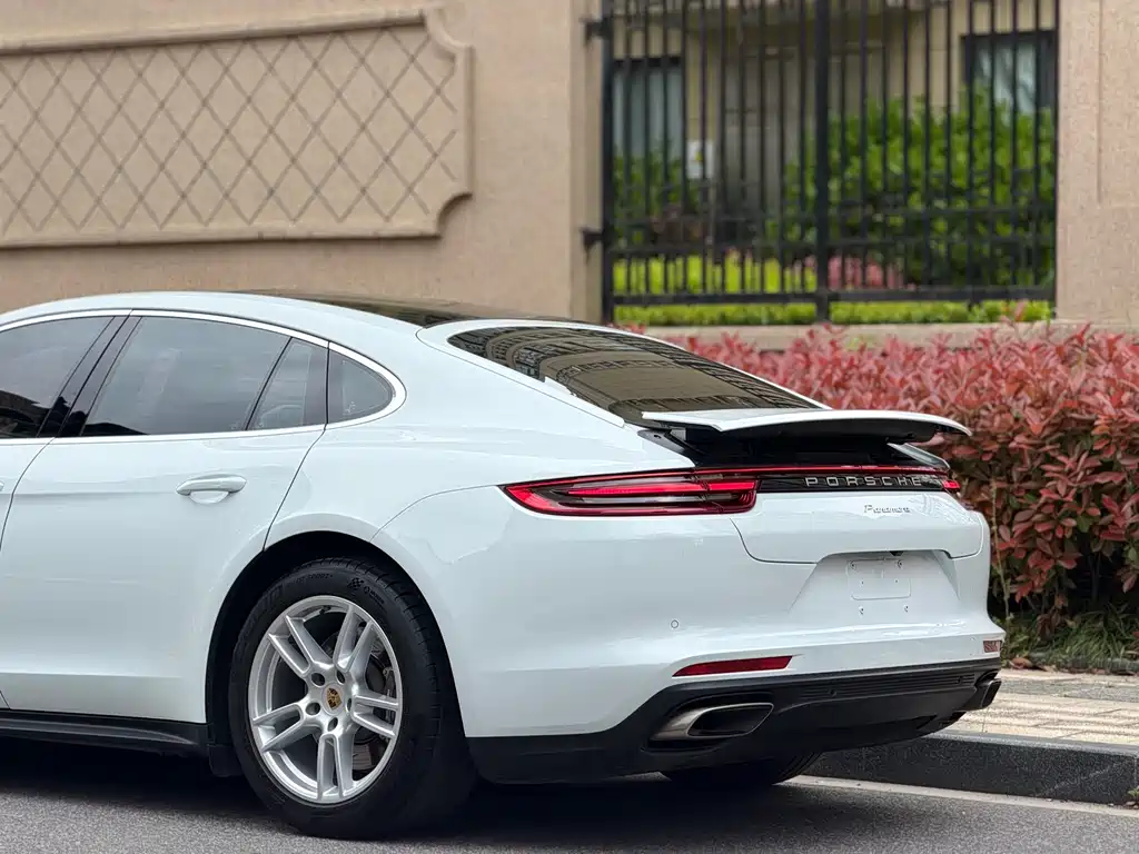 Porsche Panamera 2018 — фото 20