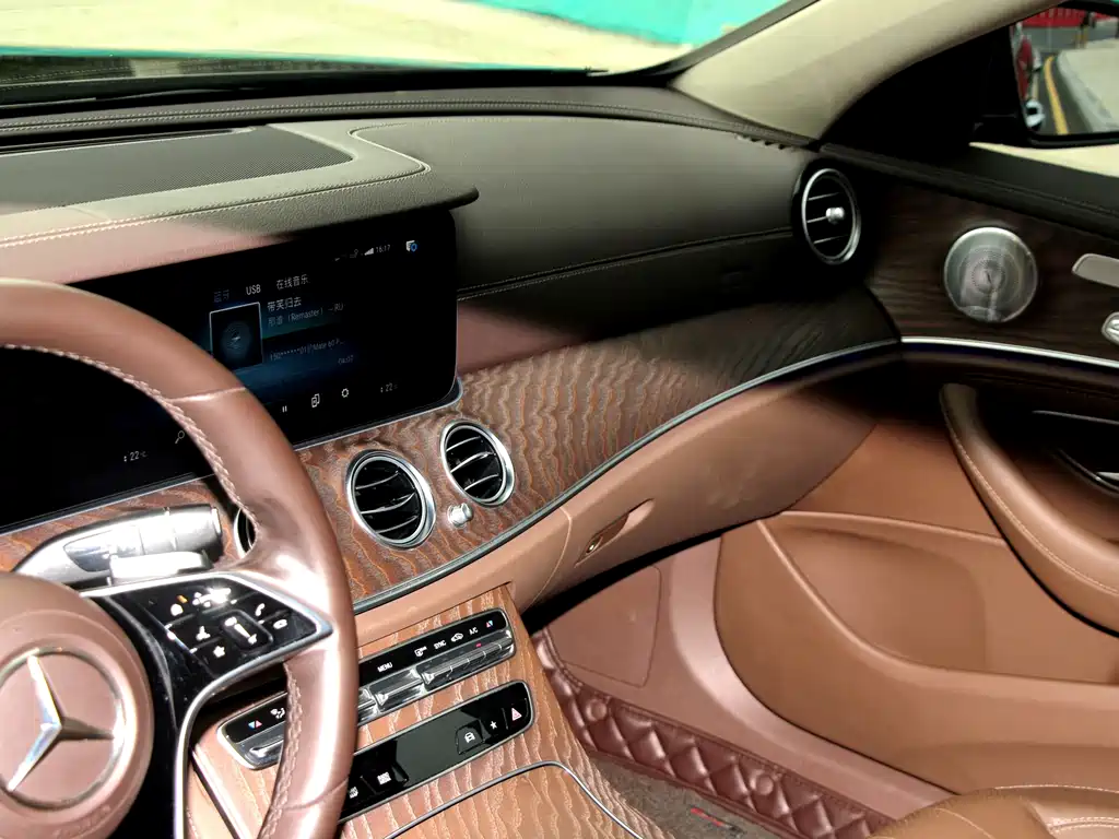 Mercedes-Benz E-Class 2021 — фото 14