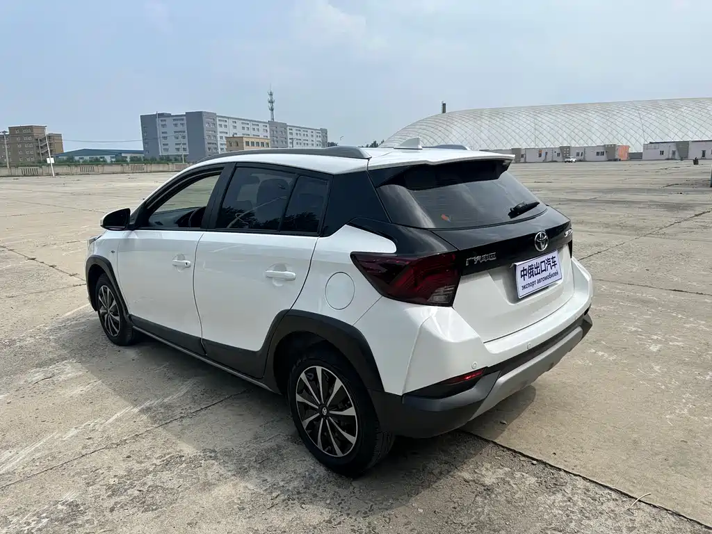Toyota Yaris L 2022 — фото 16