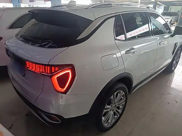 Lynk & Co 01 2019