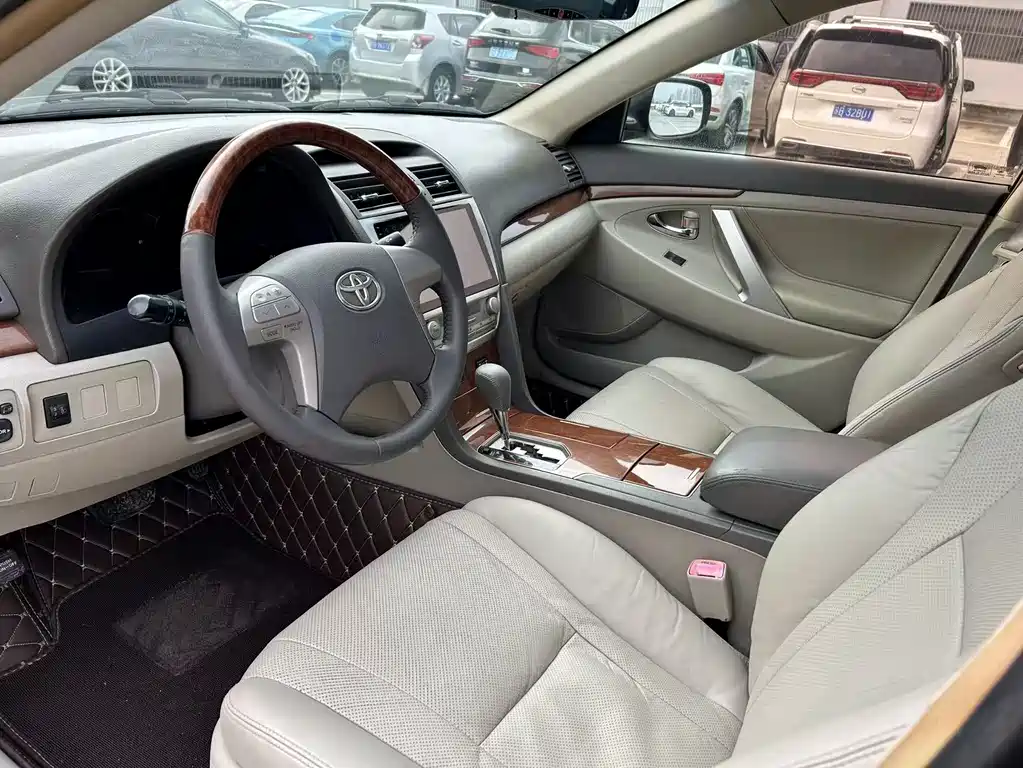 Toyota Camry 2014 — фото 12